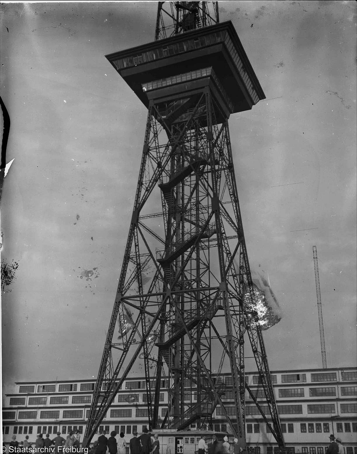 Berliner Funkturm mit Funkhalle, August 1926